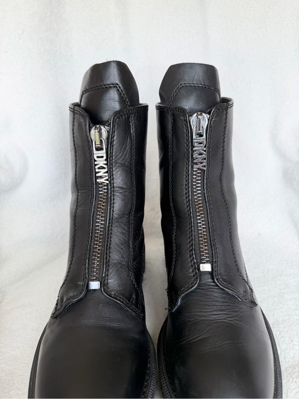 DKNY Womens Black Leather Front Zip Combat Lug Sole Ankle Boots K3227 Size 8 - Picture 9 of 14